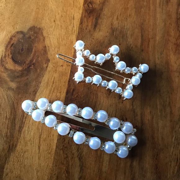 Boutique Accessories - JUST IN ♡ 1 pc Pearl Hair Clip ♡